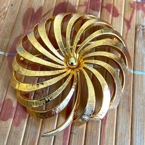 Vintage 70s Signed Monet Flower Broach